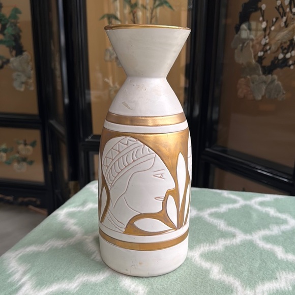 Italy terra cotta pottery art vase Gold and cream colored feminine design - Picture 5 of 9